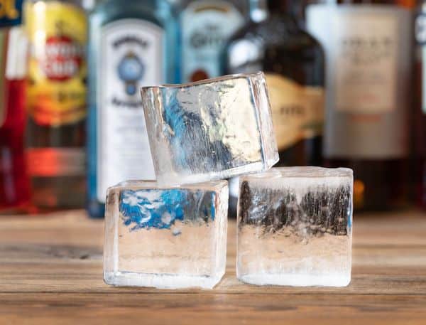 прозрачные кубики льда