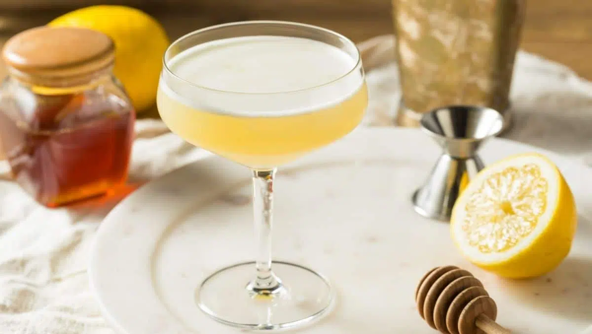 Bee's Knees cocktail with honey