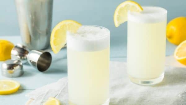 Gin Fizz with egg white