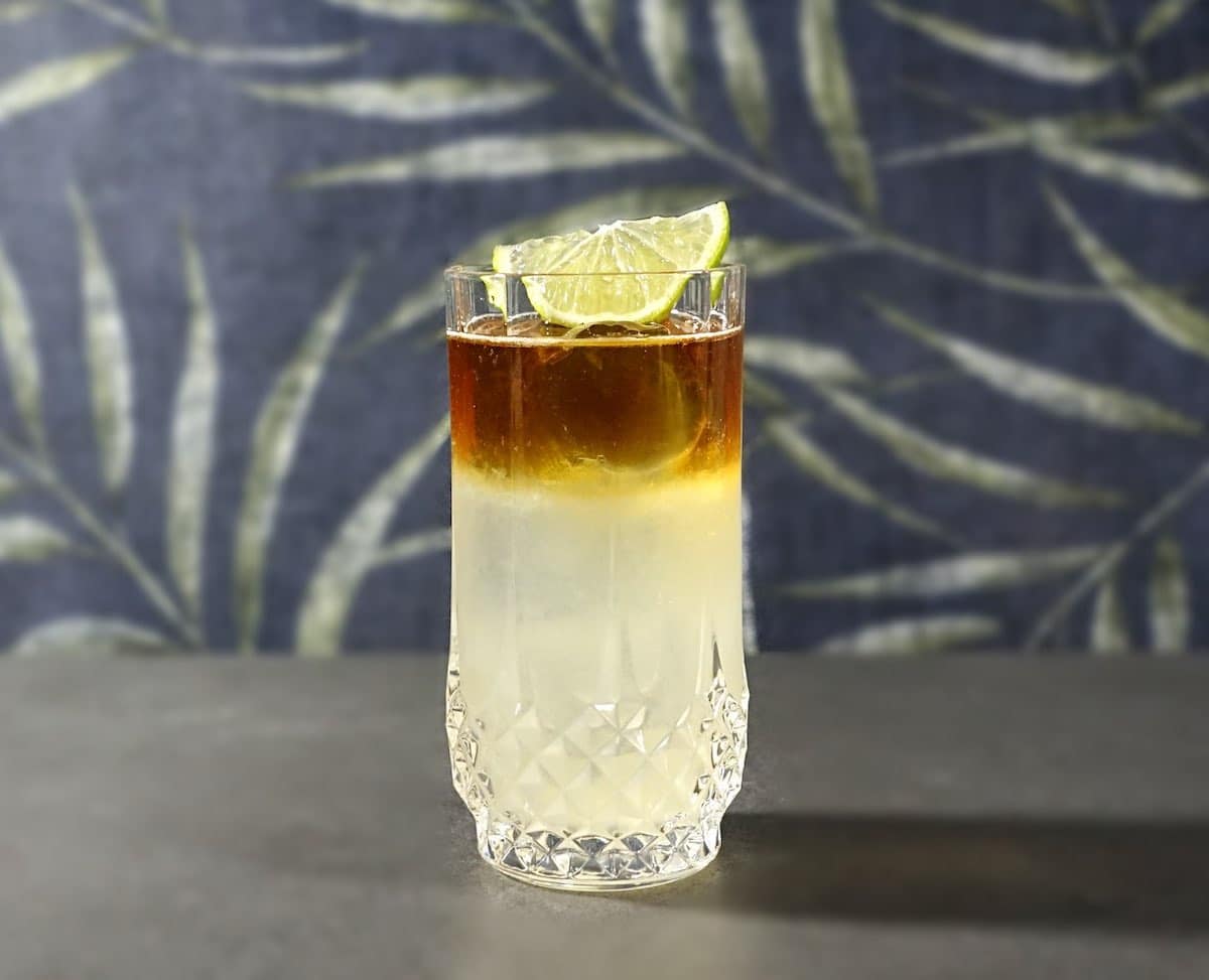 Dark 'n' Stormy cocktail with lime