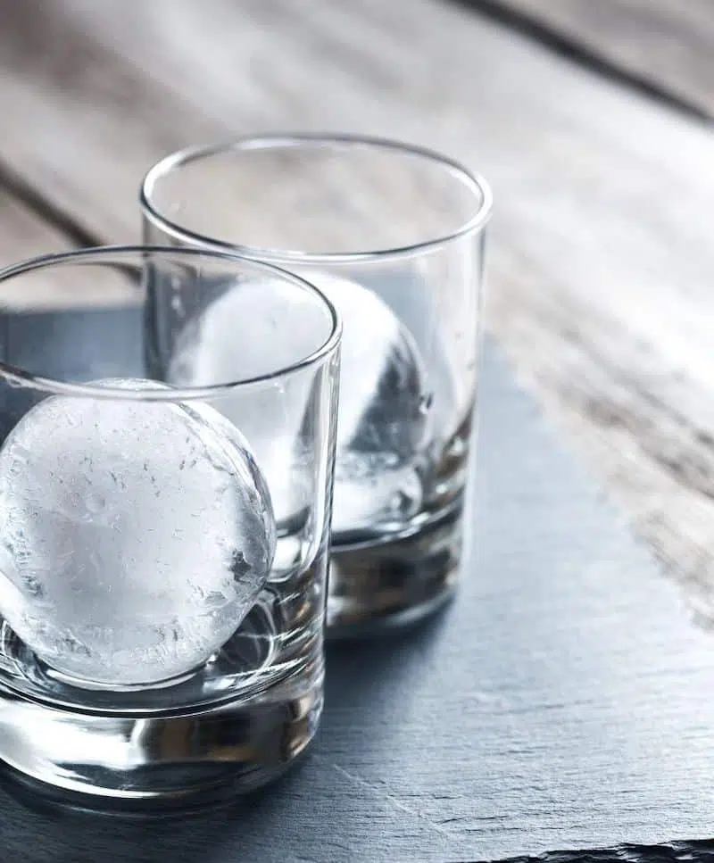 Ice spheres for cocktails