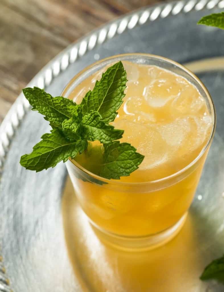 Refreshing Whiskey Smash cocktail